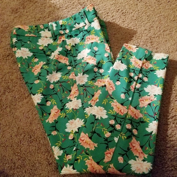 Old Navy Pants - OLD NAVY CAPRI MID RISE PIXIE
